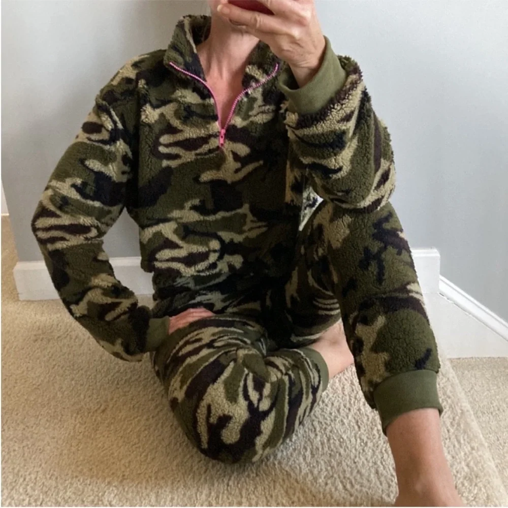 Camo Color 2 Piece Sherpa Set - Picture 1 of 12